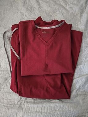 Fabletics Scrub Set Burgundy Color XXL